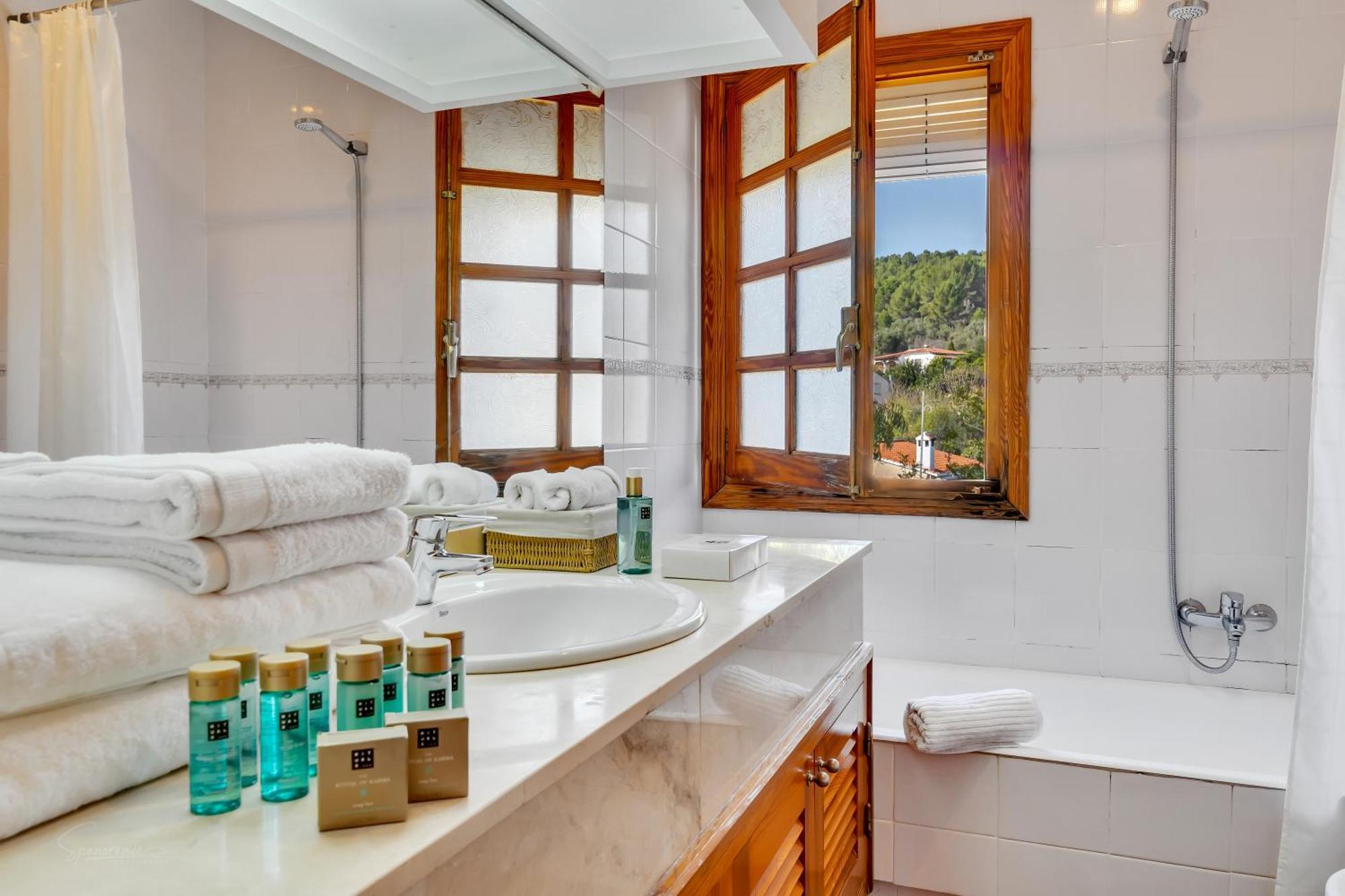 Villa Enri Villa Y Casita Con Piscina Y Jacuzzi 파센트 외부 사진